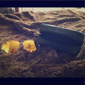 Oakley Aviators with case!